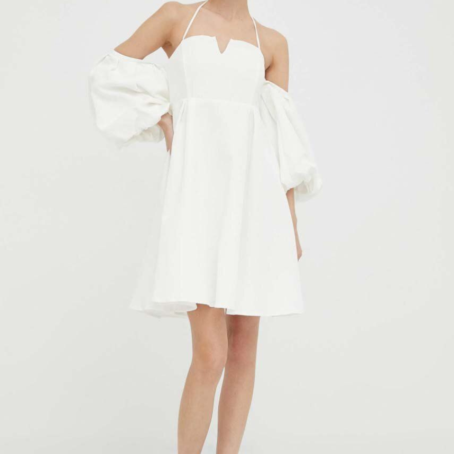 Rochie din colecția Gestuz în stil halter, confecționată din țesătură netedă, cu mâneci decorative, ample, detașabile