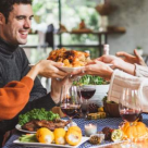 6 trucuri pentru a nu mânca exagerat de Sărbători