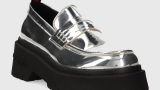 Pantofi tip loafers din colecția Tommy Jeans, cu aspect metalizat, confecționati din imitație de piele lăcuită