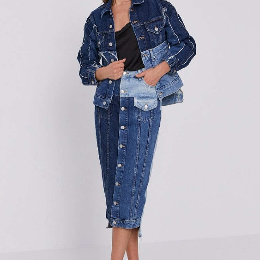 Fustă de blugi nonconformistă by Red Valentino, tip creion, confecționată din petice de denim. 