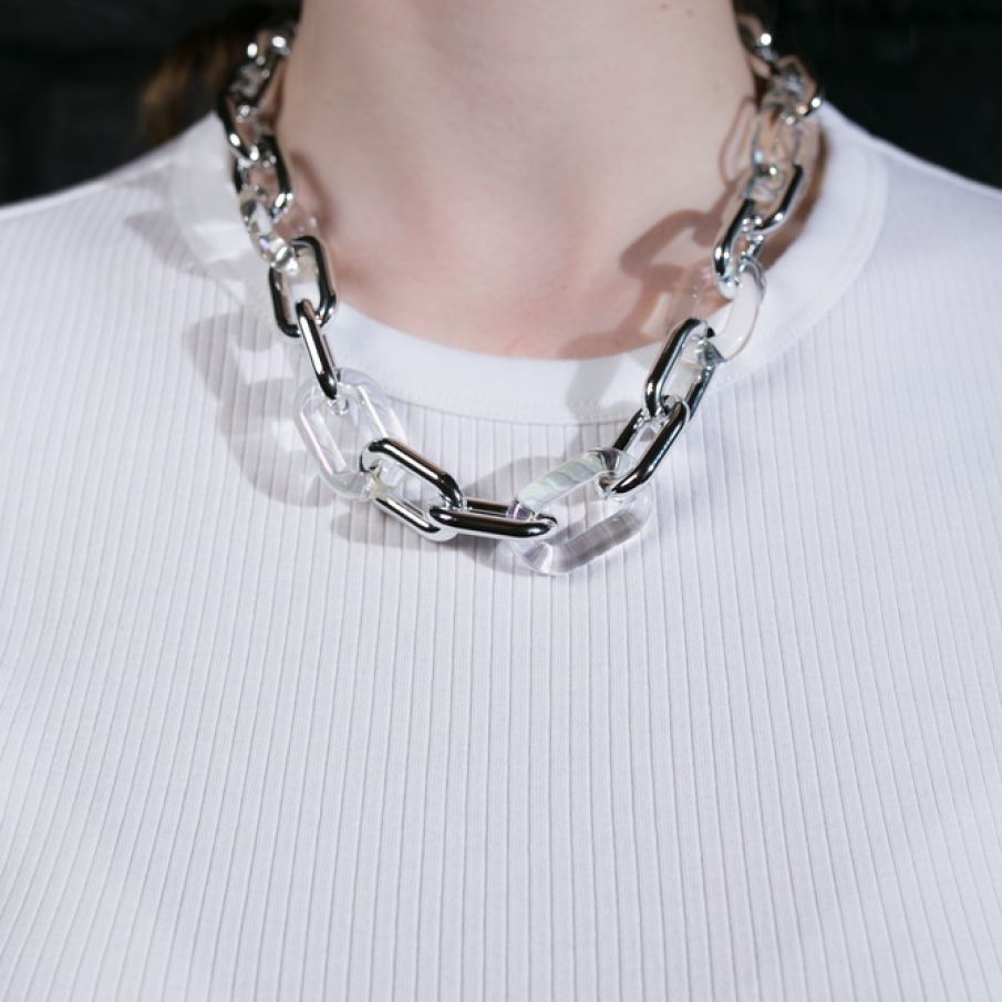 Colier inedit tip lanț din metal și plastic transparent 