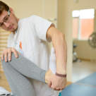 STUDIU: După 12 ședințe de kinetoterapie și fizioterapie, nivelul de durere scade cu aproximativ 50%