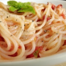 Spaghetti cu rosii si busuioc