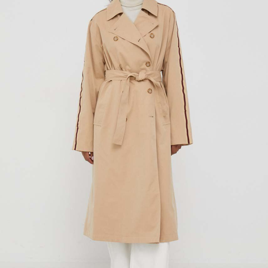 Palton bej trei sferturi, de tranziție, by Pepe Jeans. Are două rânduri de nasturi, epoleți pe umeri și cordon în talie 