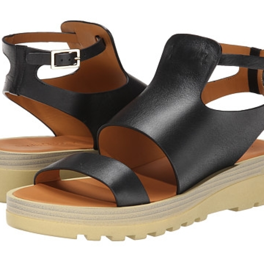 Sandale cu design nonconformist 