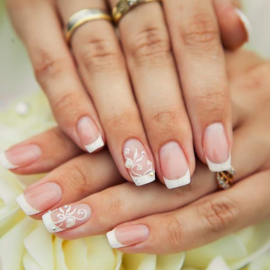 Unghiute fericite de mireasa 