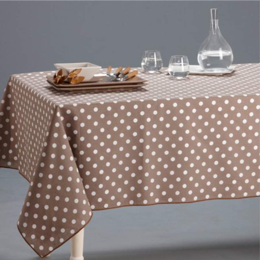 Fata de masa cu buline