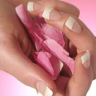 Cum poti ingriji unghiile fragile in mod natural