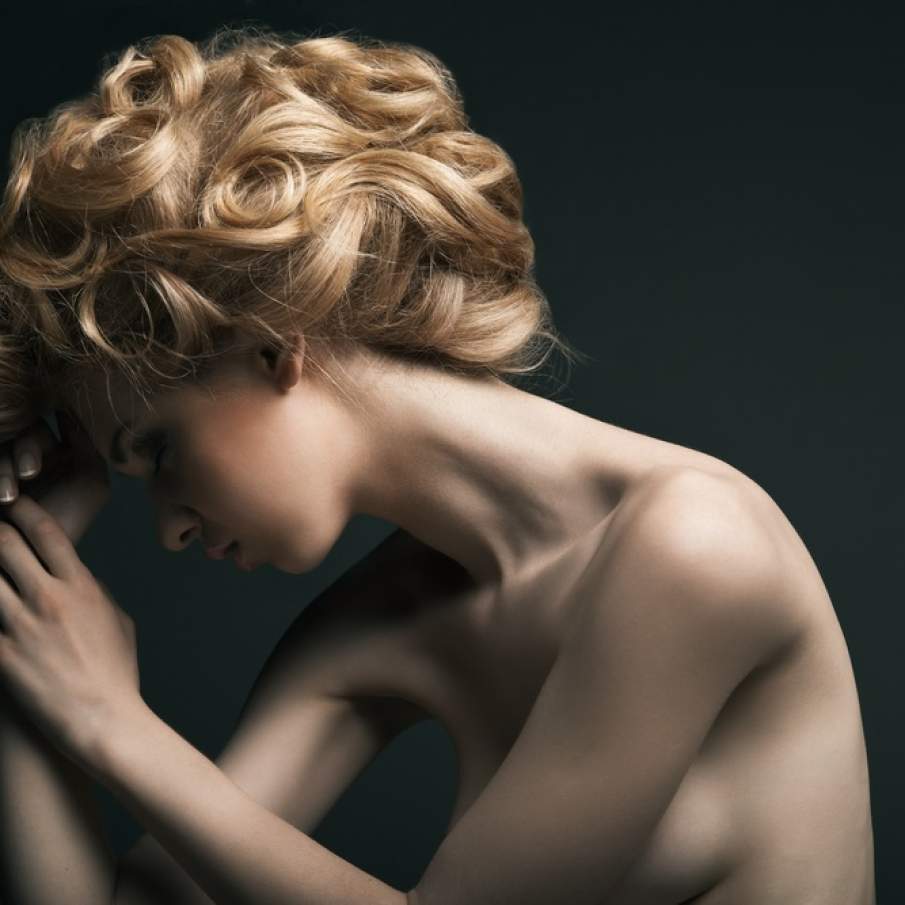 Coafura ampla cu onduleuri voluminoase si senzuale 