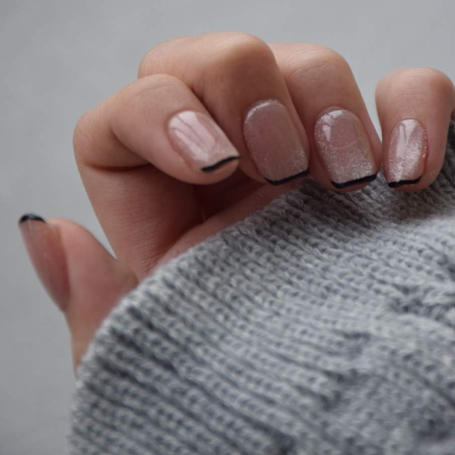 Modele de manichiură french cu accente luxoase și prețioase, în tendințe în 2025