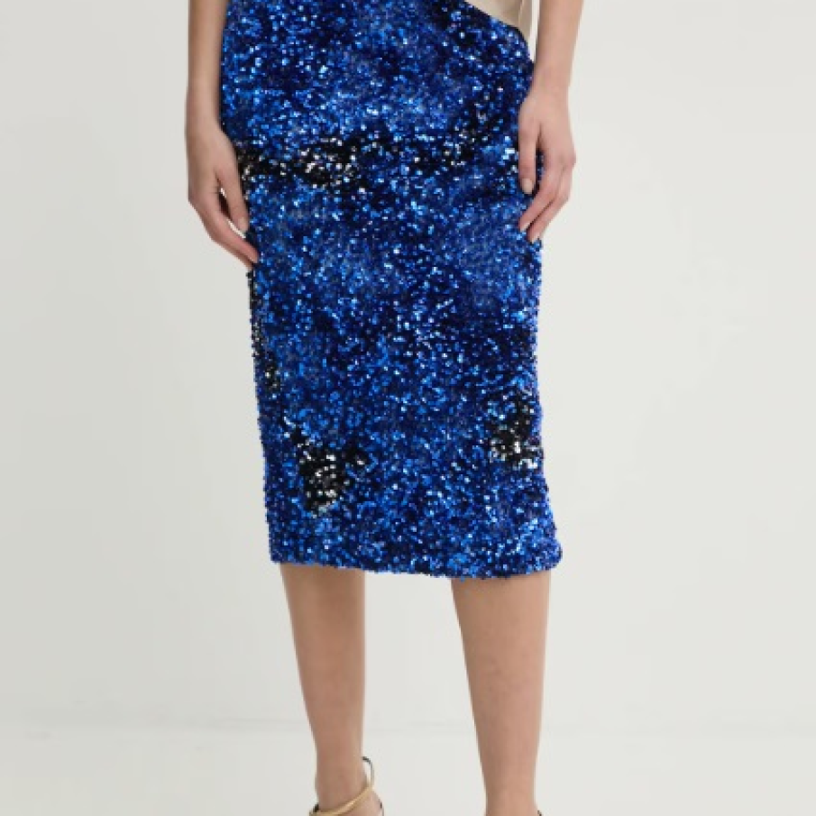 Paietele devin norma în ținutele de zi ale verii 2025: 10 piese vestimentare cu paiete 