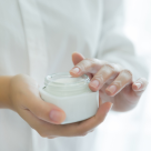 Cremele cicatizante, esențiale după intervențiile chirurgicale estetice