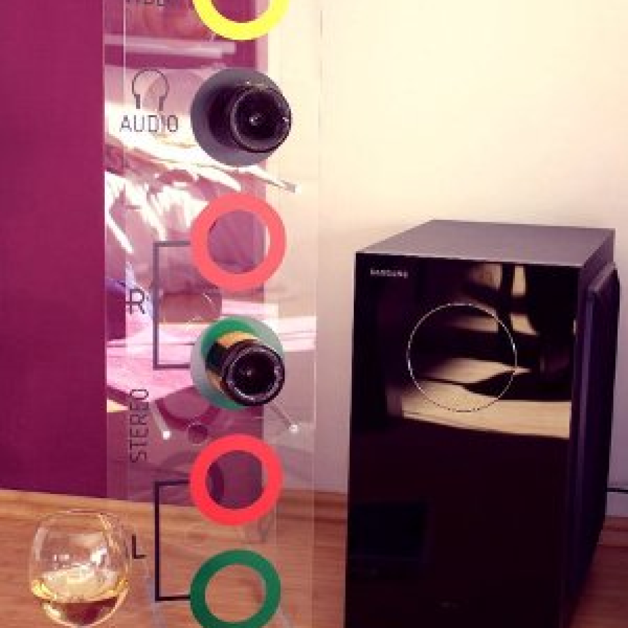 Suport decorativ pentru sticle de vin