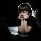 EU Kids Act: Comisia Europeană propune verificarea vârstei online și control parental activat implicit