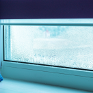 Scapă rapid de condensul de pe geamuri!