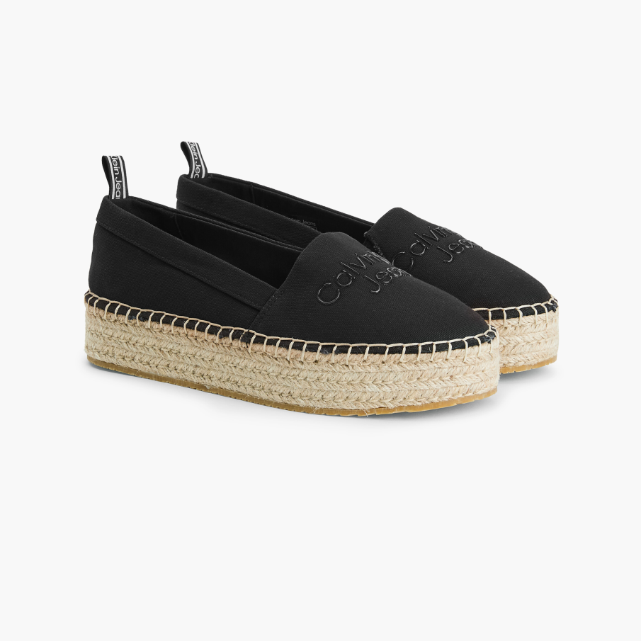 Petrece primăvara în #MyCalvins - look-uri iconice ideale pentru escapade urbane 