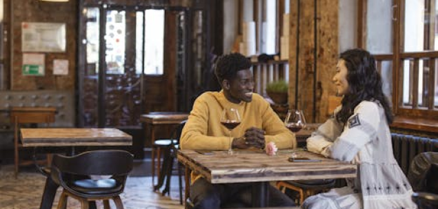 Ce tip de conversatie te atrage cel mai mult la o intalnire?