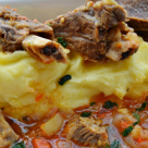 Coaste de vitel in sos de rosii