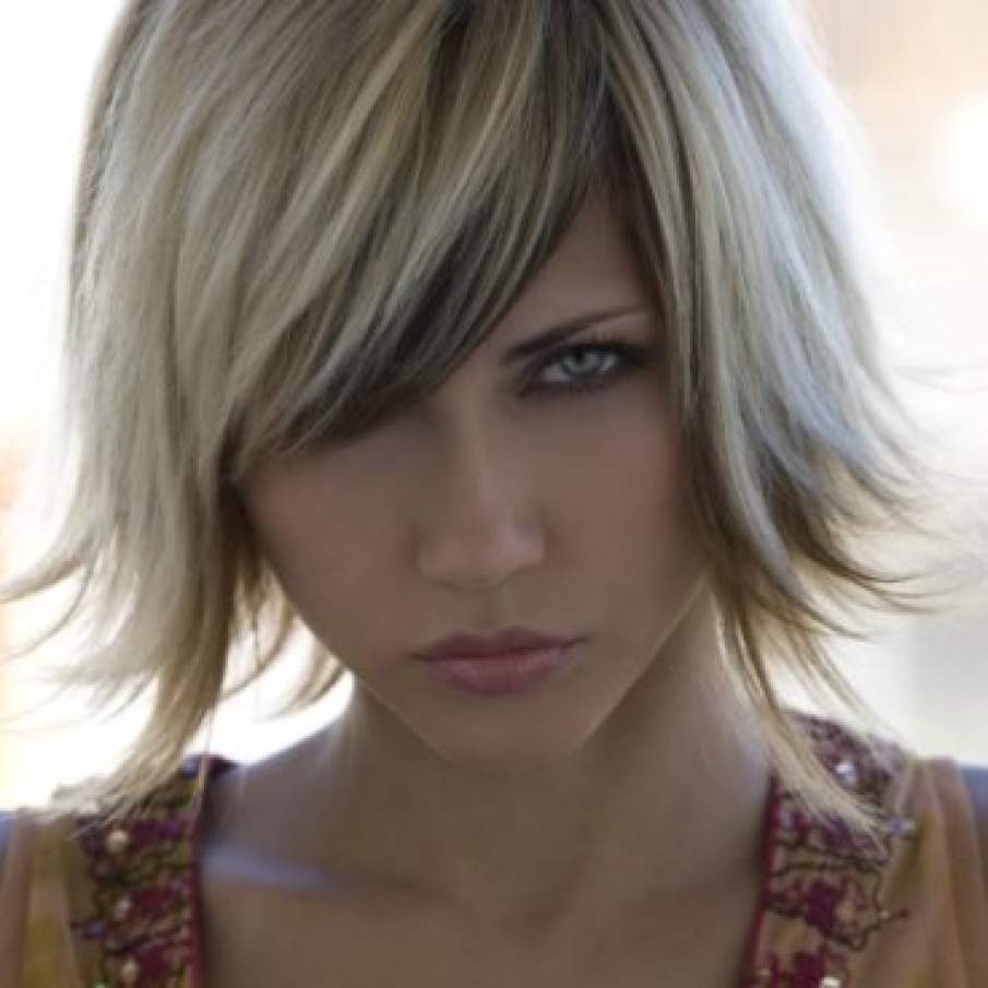 Tunsoare asimetrica cu varfurile intoarse