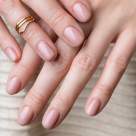 Adu vara un pic mai aproape pe unghiile tale! Tendințele în manichiură pentru vara 2025 