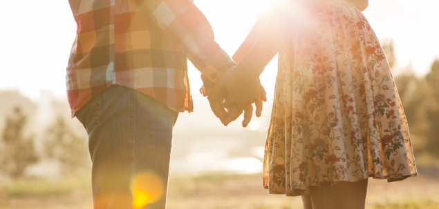 Ratiunea iti spune sa il alegi pe cel care te respecta, dar inima te indeamna sa il alegi pe cel care te face sa visezi. Ce faci in aceasta situatie?