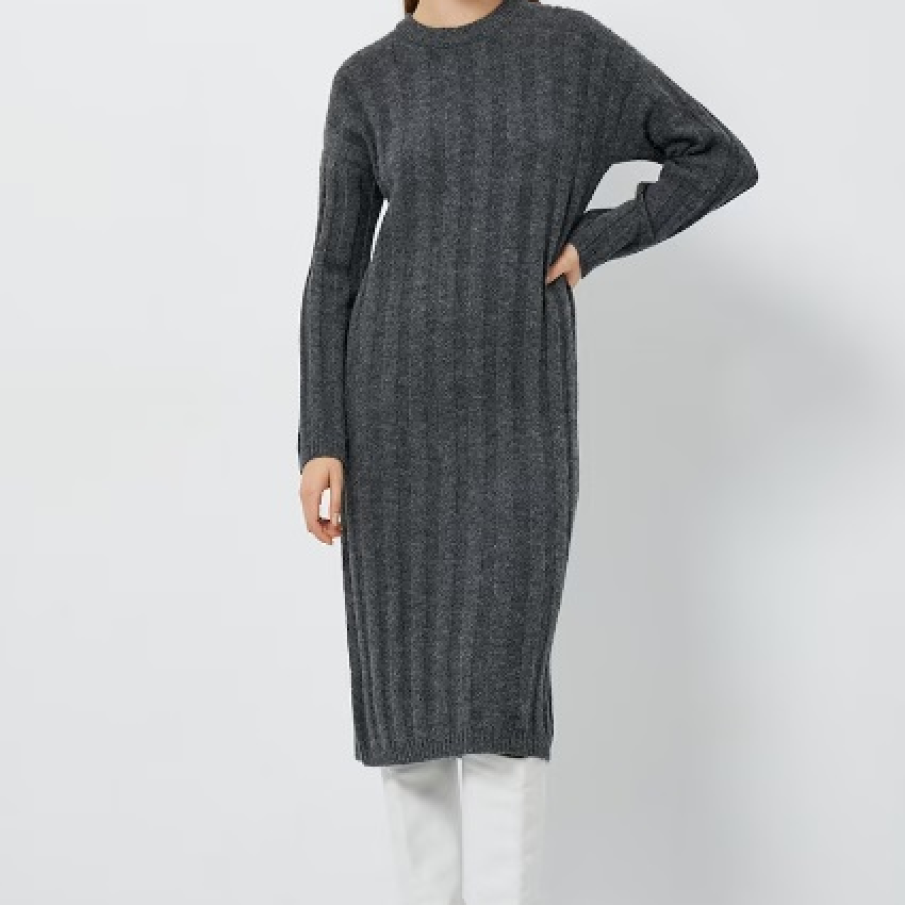Rochie-pulover gri închis de la KOTON, striată, cu mâneci lungi și o croială care pune în valoare linia corpului 