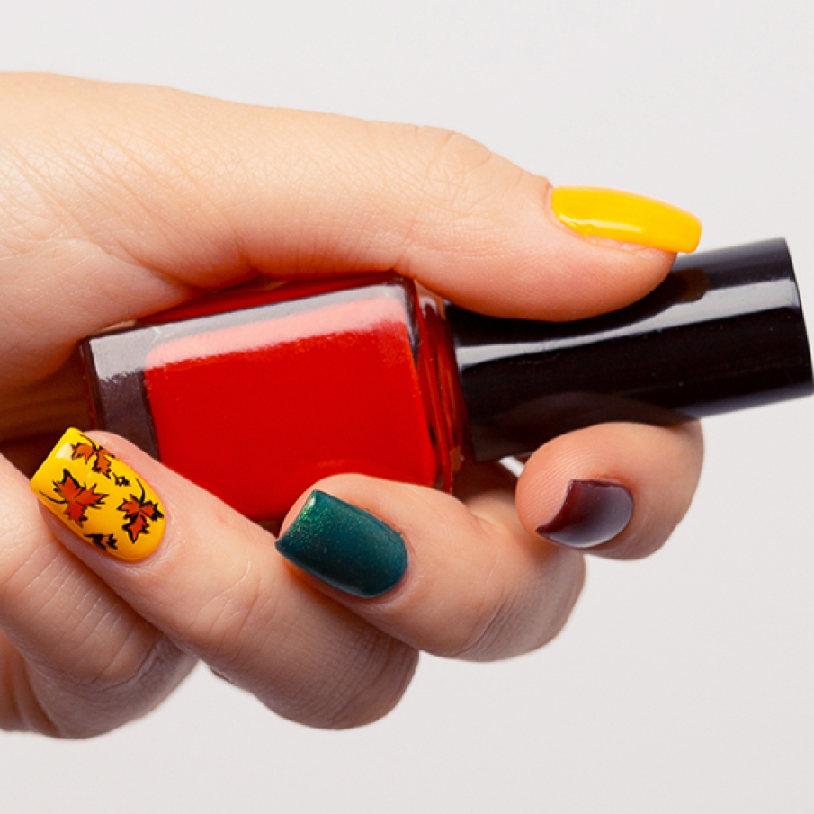 Manichiură jucaușă de toamnă