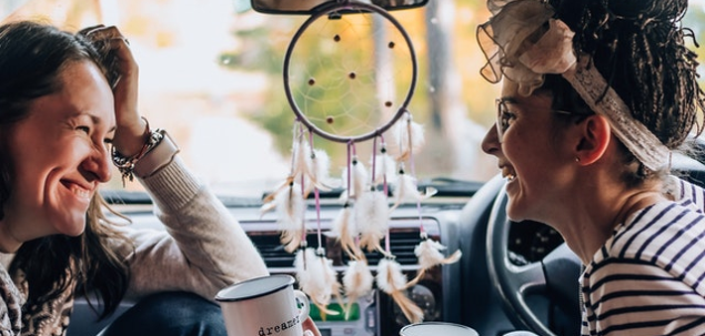 Alaturi de prietenii mei imi place sa...