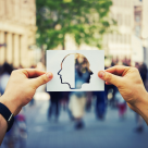 Psihologie: De ce confundăm comportamentul cu personalitatea?