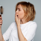 Legătura mai puțin știută dintre glanda tiroidă și căderea părului