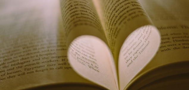 Cate strofe are poezia Luceafarul?