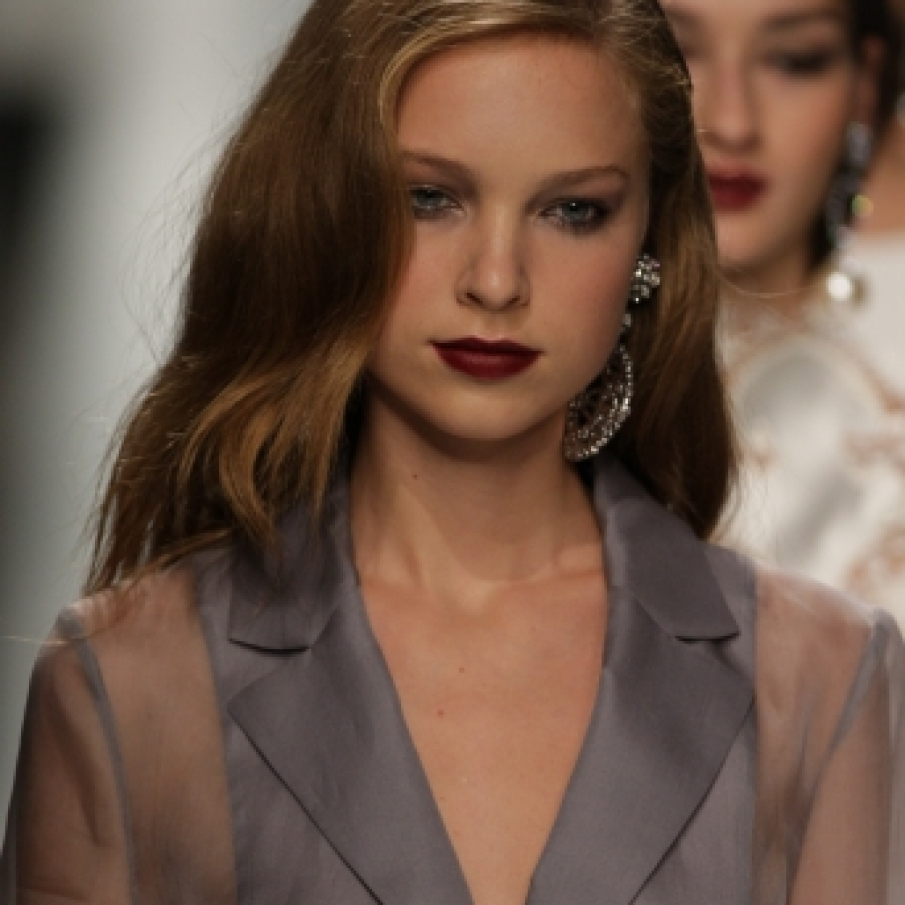 Ruj inchis, culori sobre