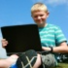 Parintii nu stiu cate ore petrec copiii lor pe Internet