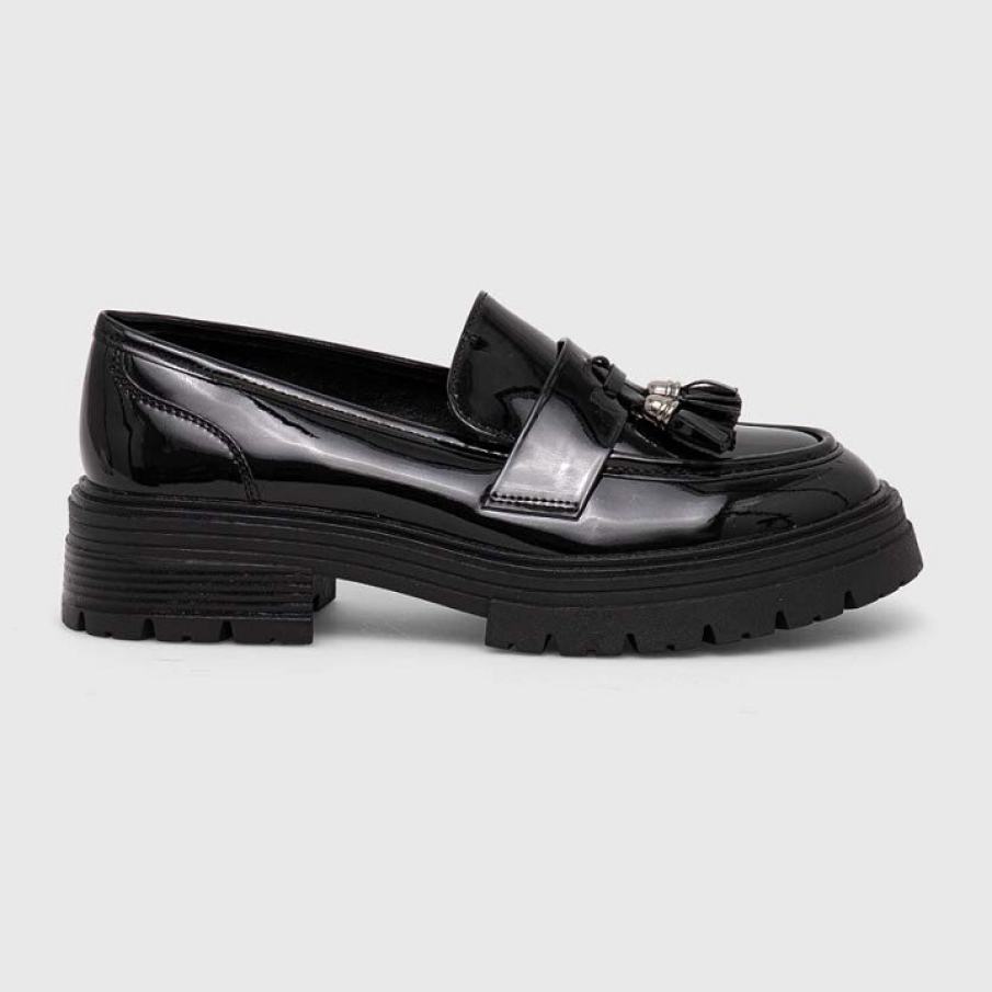 Loafers Answear Lab confecționati din imitație de piele lăcuită, cu ciucuri decorativi și platformă de 4 cm