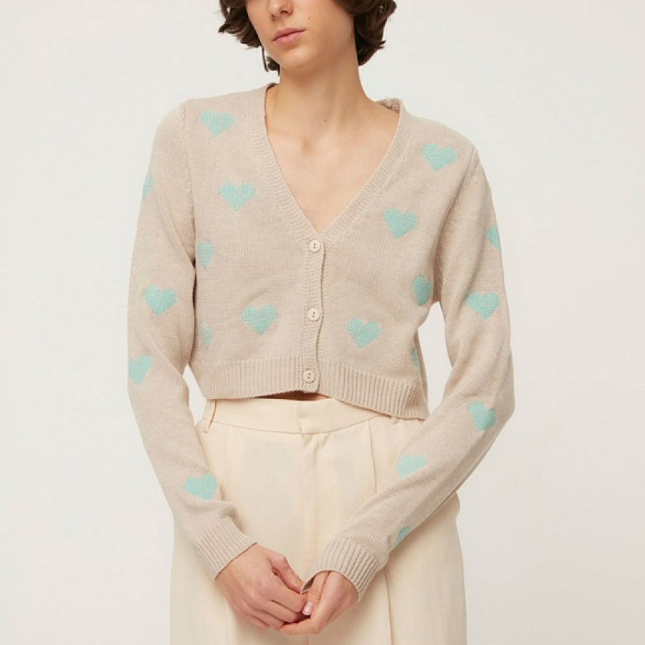Cardigan scurt de la Trendyol, cu imprimeuri baby blue, perfect pentru a fi purtat cu pantaloni sau fustă cu talie înaltă