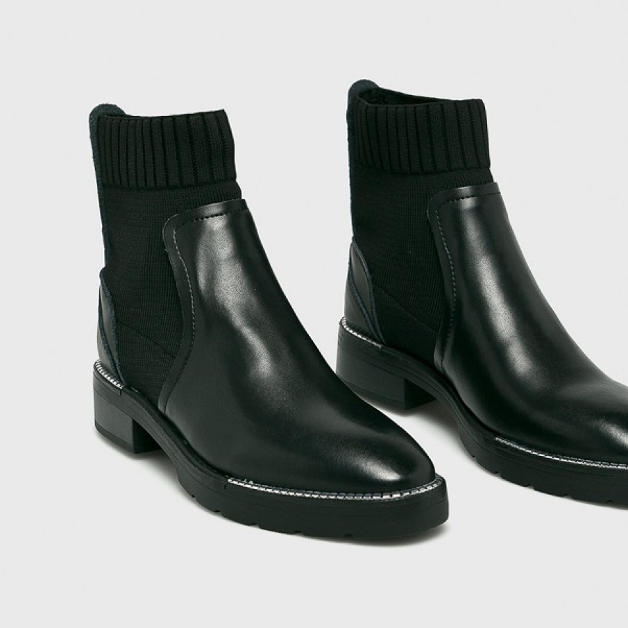 Botine din două materiale diferite 