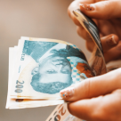 Salariile și plățile cash, interzise în perioada următoare. Care sunt motivele