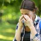 Specialiștii avertizează că sezonul alergiilor devine mai lung din cauza încălzirilor climatice. Cum pot fi ținute sub control alergiile oculare?