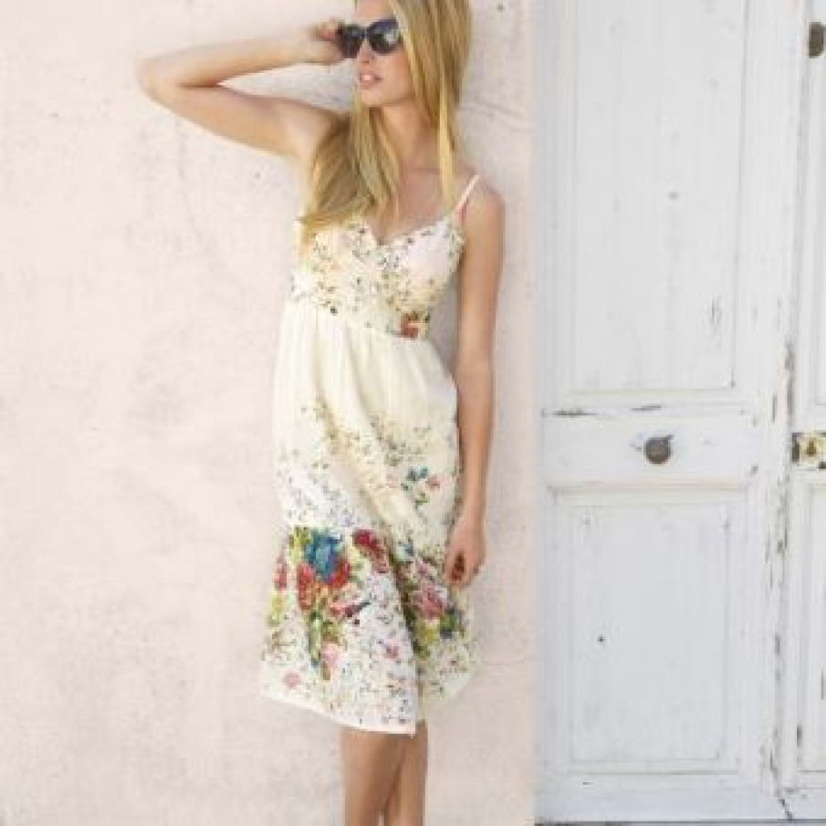 Rochie lunga cu volan