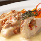 Rulouri din piept de curcan in sos de bere