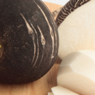 Magia neagra din legume: 8 beneficii extraordinar de puternice ale consumului de Ridiche Neagra 