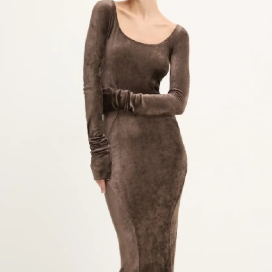 10 piese vestimentare din CATIFEA, materialul trending al toamnei 2025