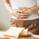 Scaun rar și burtă umflată? Tratamente naturiste pentru constipație care ajută blând, fără să „forțeze” intestinul