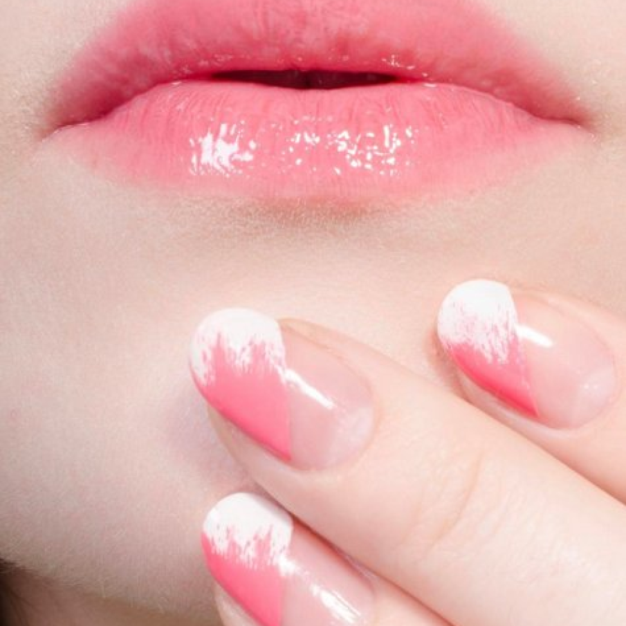 Manichiura Glos de buze 