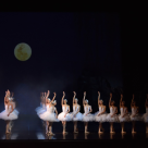 Lacul lebedelor de Ceaikovski, cel mai îndrăgit balet al tuturor timpurilor, revine pe scena Operei Naționale București