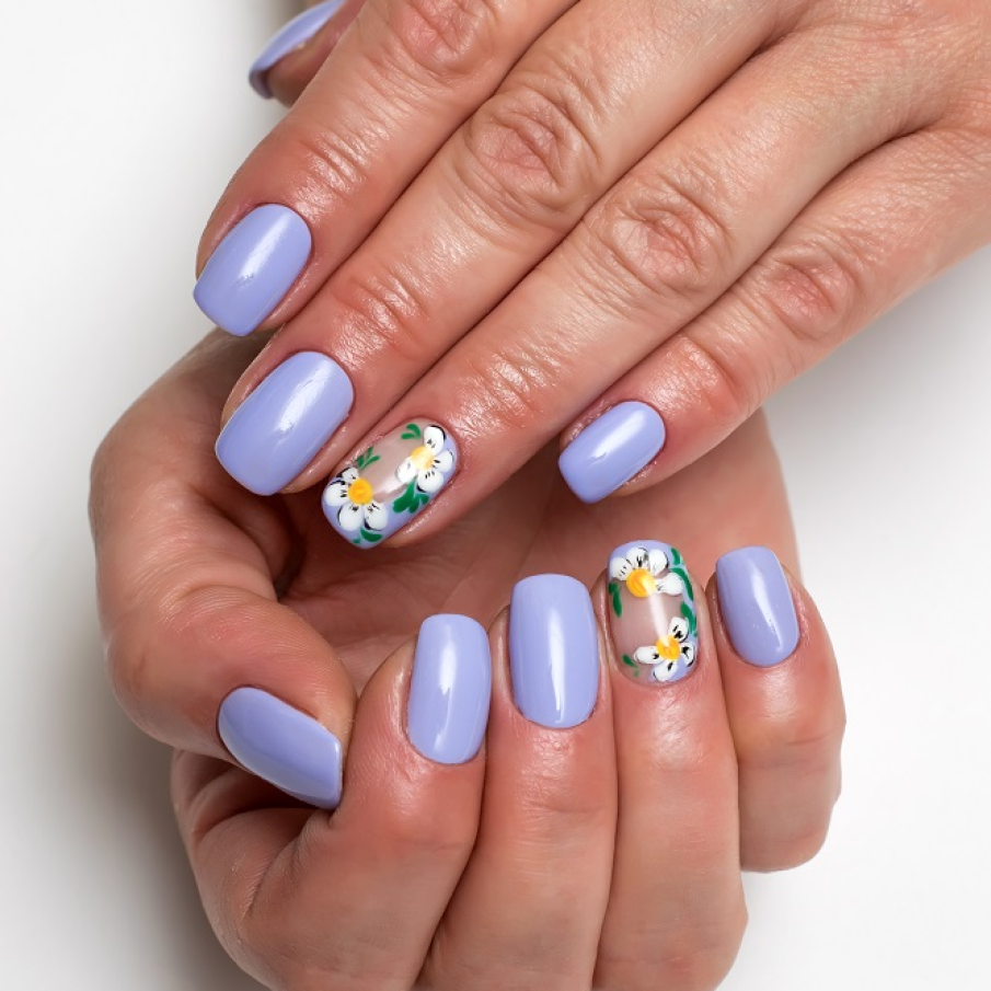 Manichiură very peri light cu motive sau printuri florale 