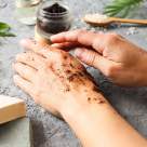 Rețete naturale pentru o piele luminoasă și un suflet în echilibru: Scrub de corp 