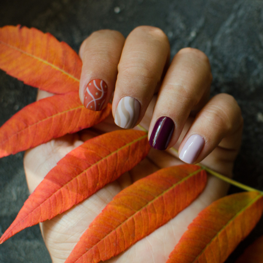 Idei pentru manichiura de sezon: culorile toamnei 