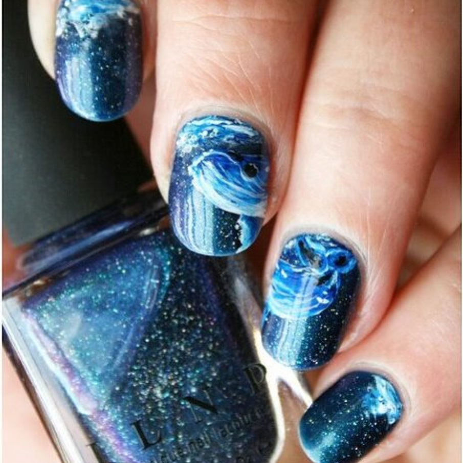 Manichiura inspirata de ocean si valuri 