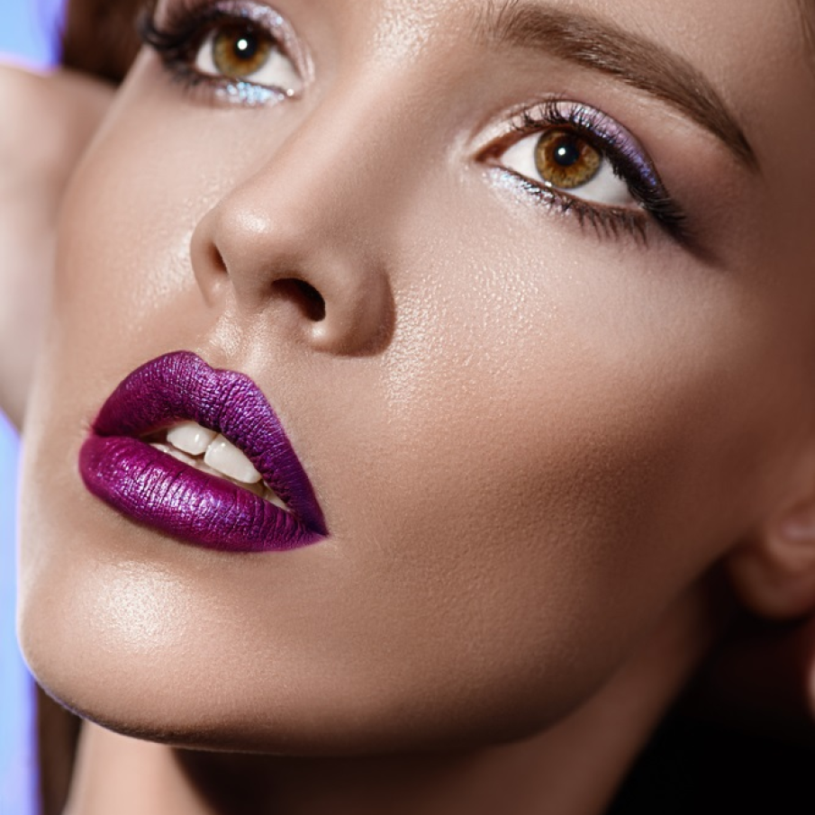 Sclipiri de diamant pe pleoape si pe buze 